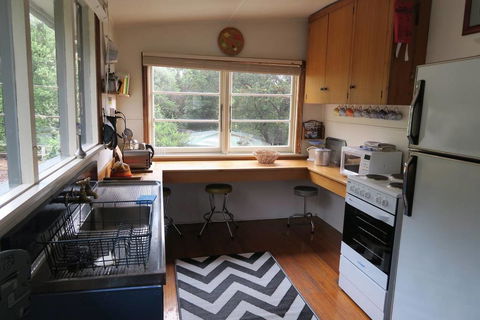 Binalong Bay Beach Shack - Renee 1