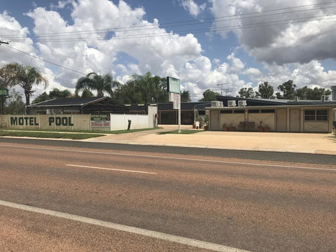 Blackall Coolibah Motel - Renee 0