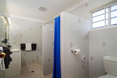 Blue Diamond Motor Inn - Renee 2