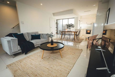 Blue Gum On First Ave - CBD Fringe, WiFi, Netflix - Renee 1