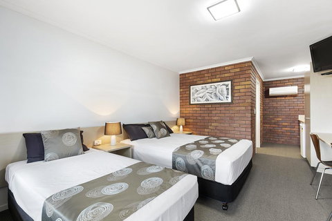 Blue Shades Motel - Renee 3