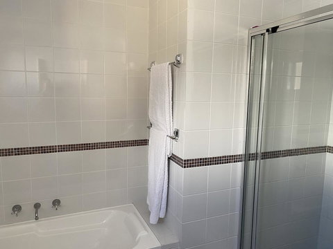 Blue Sky Escapes Seaview Apartment - Swimm 1