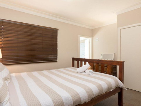 Bluewater - Riverfront Location With Water Views - Renee 2