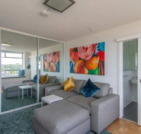 Bright Studio with Amazing City Views - Qld Realsetate