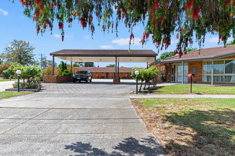 Broadford Sugarloaf Motel - Renee 0