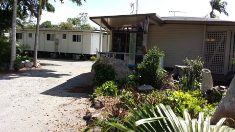 Bushchooks Travellers Village - Internet Find 1