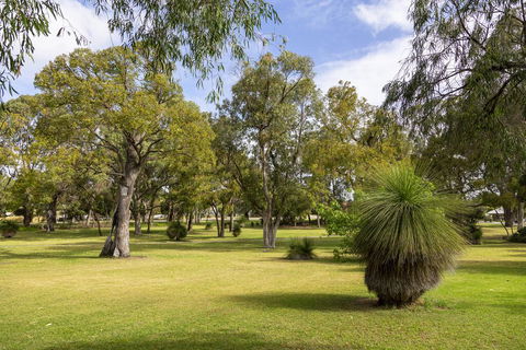 Camellia Cottage - PET FRIENDLY - Kwinana - Renee 1