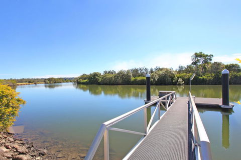 Campbell 7 - Large Queenslander On Maroochy River - Renee 1