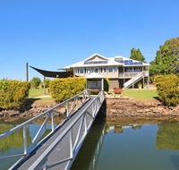 Campbell 7 - Large Queenslander on Maroochy River - Renee