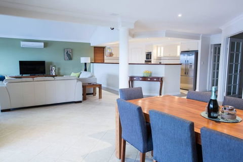 Canal Elegance In Yunderup - Renee 3