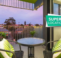 Canopy 44-Minutes from the CBD Train and Cafes - Wifi - Nespresso - Amenities - Petrol Stations