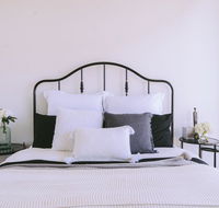 Capitol Executive Apartment on London Circuit - Internet Find