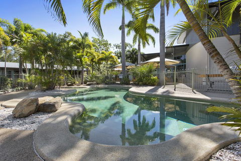Capricorn Motel & Conference Centre - Petrol Stations 0