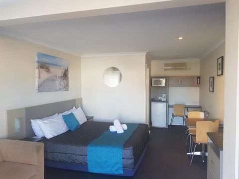 Caravilla Motor Inn - Renee 2