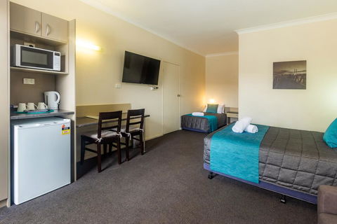 Caravilla Motor Inn - Renee 1