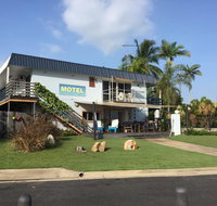 Cardwell Beachfront Motel - Swimm