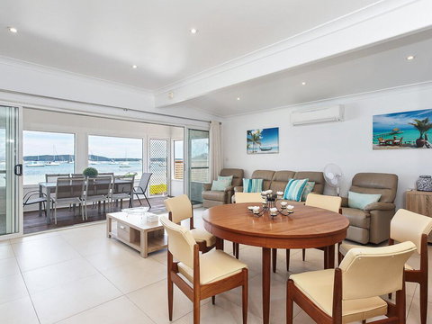 Casa Martins', 219 Foreshore Drive - Absolute Waterfront House - Renee 2