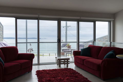 Casey's Beach Retreat - Renee 0