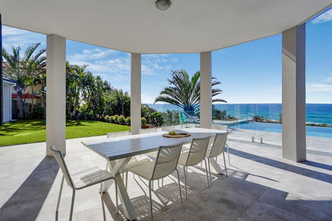 Castaways Beach Escape - Renee 0