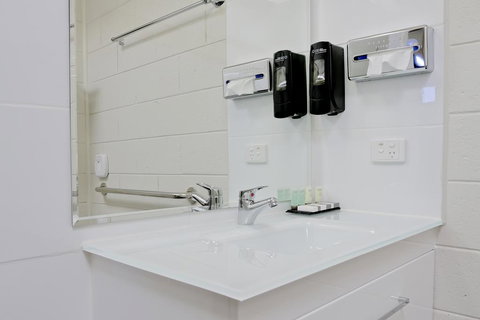 Castle Creek Motel - Renee 2