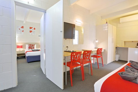 Castle Creek Motel - Renee 1