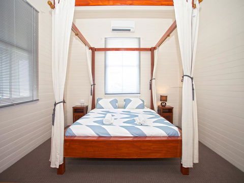 CBD Holiday Home - Internet Find 1