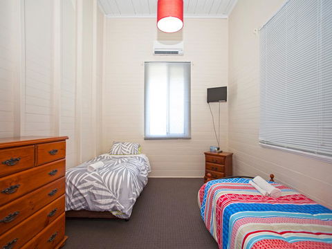 CBD Holiday Home - Internet Find 3