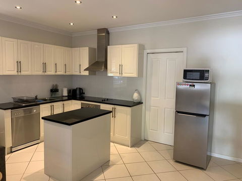 Central Armidale 2-Bedroom Apartment - Renee 1