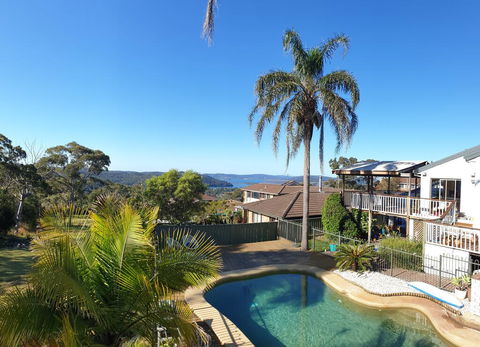 Central Coast Getaway 4B Family Holiday Home - Renee 0