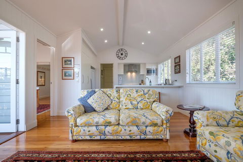 Central Cottage - Internet Find 1