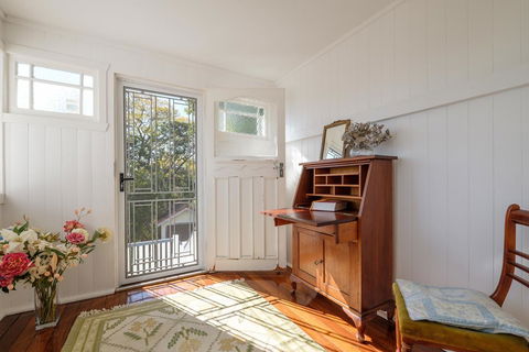 Central Cottage - Internet Find 3
