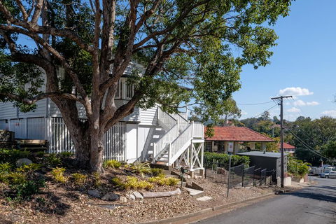 Central Cottage - Internet Find 0