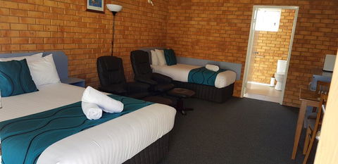 Centrepoint Motel Deniliquin - Renee 0