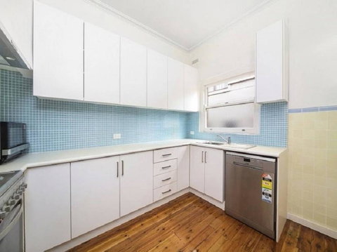 Charming & Cosy Home With City Views - Internet Find 1