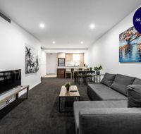 CITY APARTMENT and FREE CITY TOUR BUS NEARBY - Internet Find