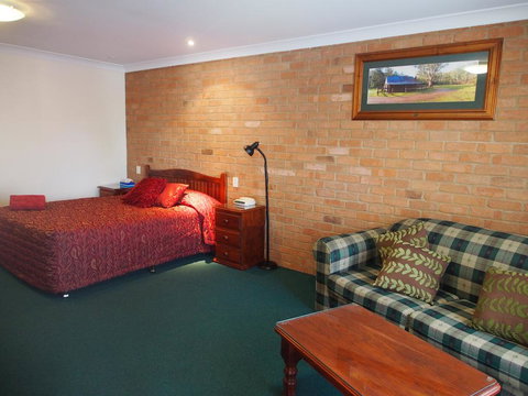 Cobar Town & Country Motor Inn - Renee 1