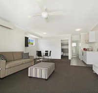 Cooroy Luxury Motel Apartments - Swimm