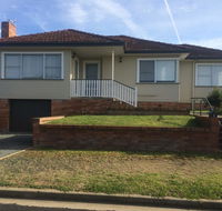 Costa Park Cottage Ena - Armidale - Renee