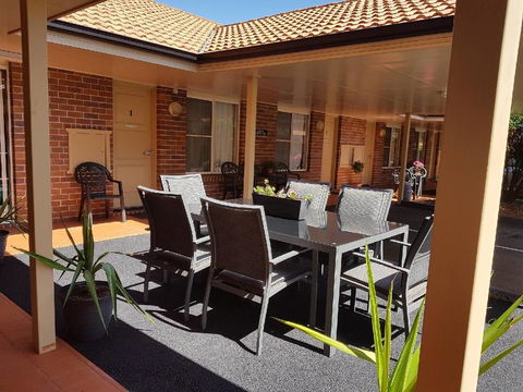 Cotswold Motor Inn - Internet Find 2
