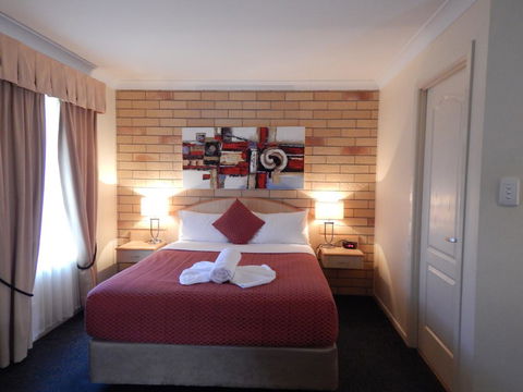 Cotswold Motor Inn - Internet Find 1