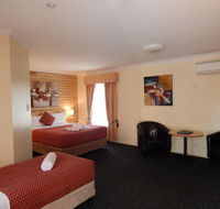 Cotswold Motor Inn - Internet Find