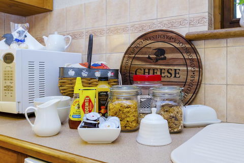 Country Pleasures Bed And Breakfast - Renee 2