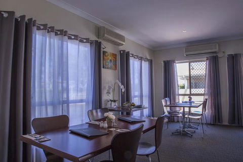 Country Roads Motor Inn - Renee 2