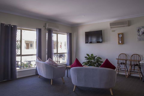 Country Roads Motor Inn - Renee 3