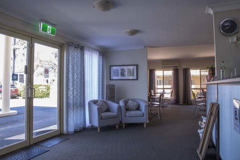 Country Roads Motor Inn - Renee 1