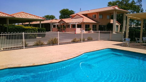 Country Roads Motor Inn - Renee 0