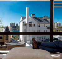 Couple's Gateway in Sunny Elizabeth Bay - Qld Realsetate