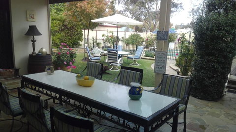Courtsidecottage Bed And Breakfast - Qld Realsetate 2