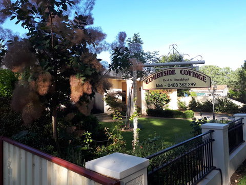 Courtsidecottage Bed And Breakfast - Qld Realsetate 3