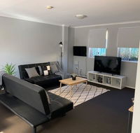 Cozy 3BR Townhouse in Liverpool CBD with parking - Qld Realsetate